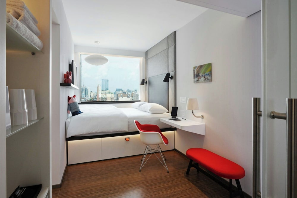 Premium Room, 1 King Bed (View) - Photo 2