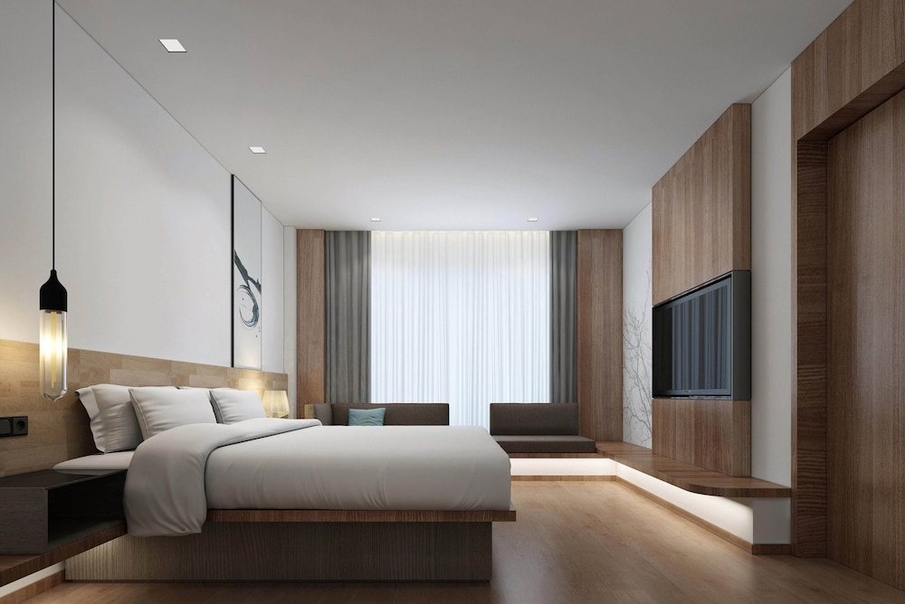 Standard Room, 1 King Bed, City View - Photo 6