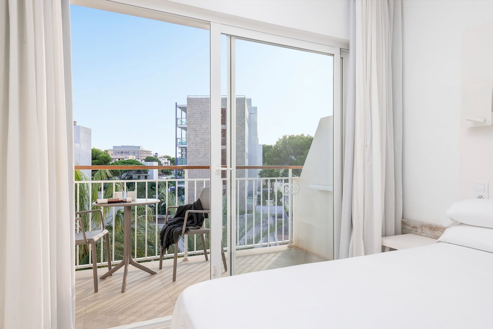 Twin Room, Balcony, City View photo 3