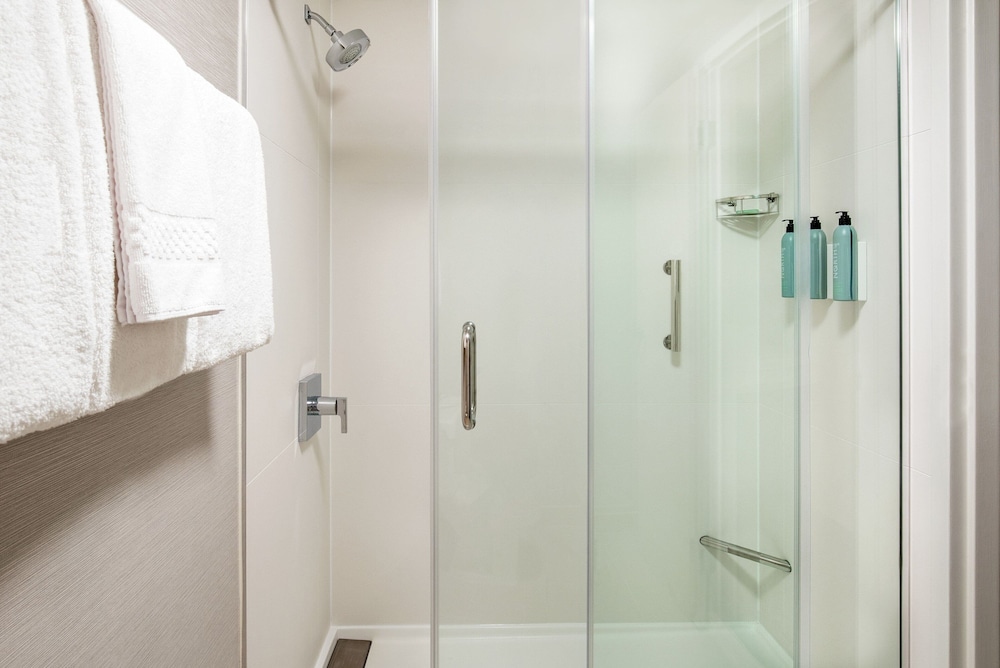 Suite, 1 Bedroom - Photo 14