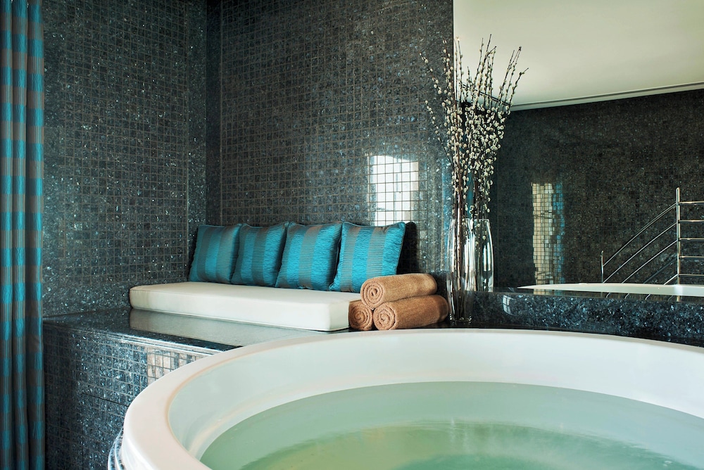 Grand Suite, 1 king Bed, Sea View, Dubai Airport Transfers, Club Lounge Access, Happy Hour photo 2