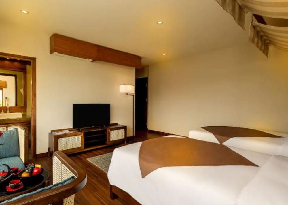 Two-Bedroom Suite with River View and Kitchen