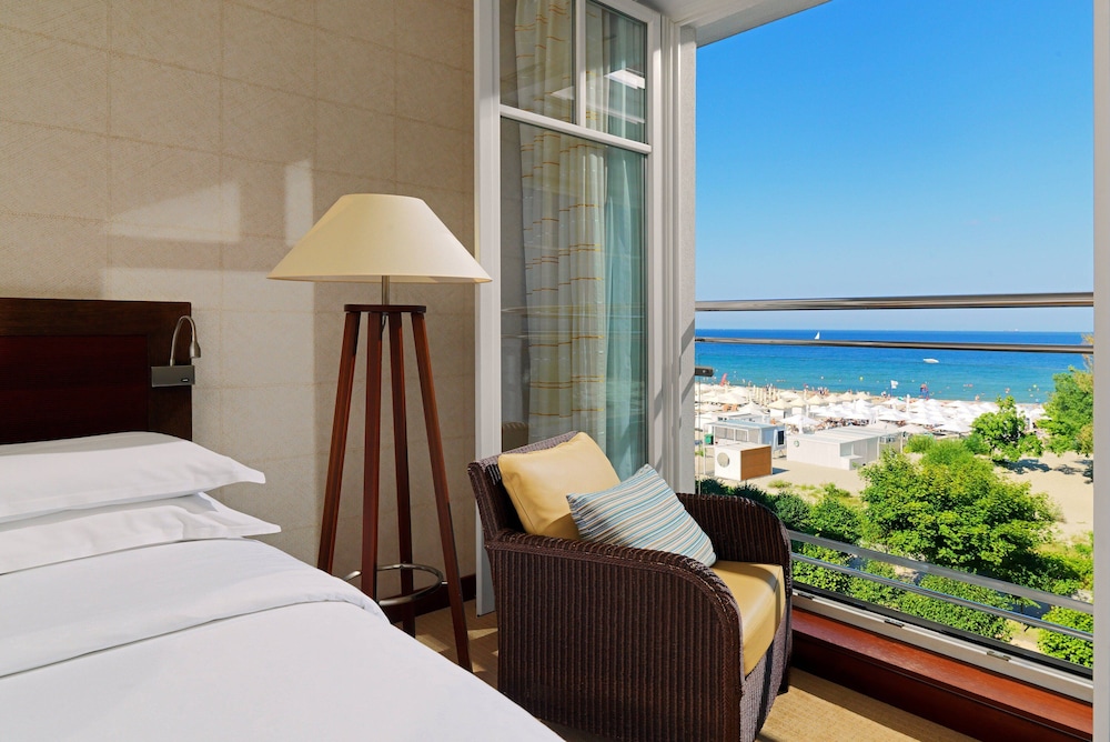 Executive Room, 1 Double Bed, Sea View thumbnail 6