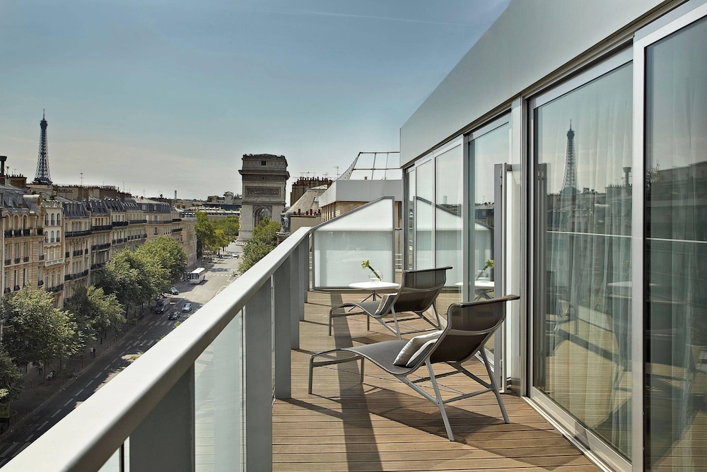 Room, 1 King Bed, Terrace (Paris Sky, Eiffel Tower View) photo 2