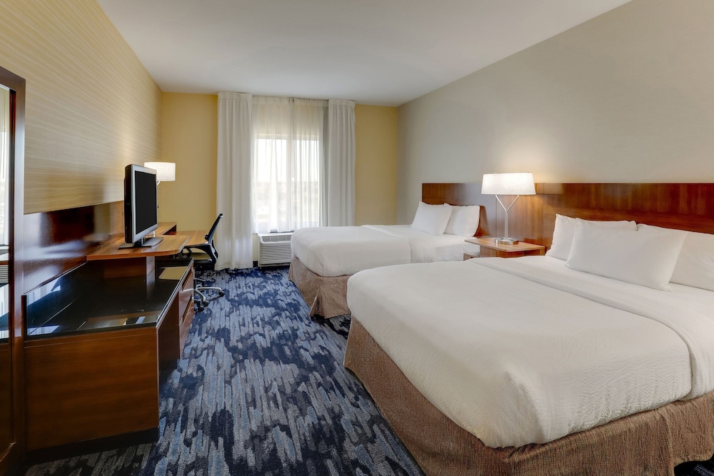 Room, 2 Queen Beds (Mobility/Hearing Accessible, Tub) photo 2