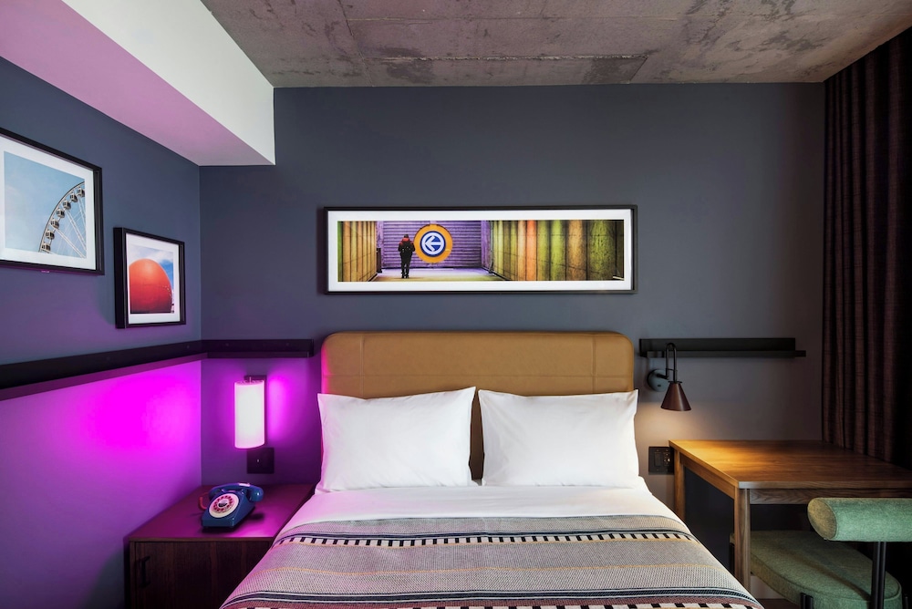 Standard Room, 1 Queen Bed, City View