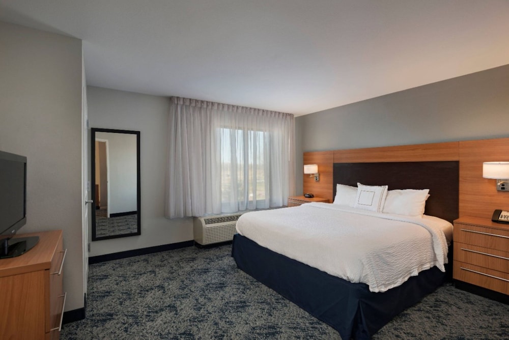 Suite, 1 Bedroom - Photo 2