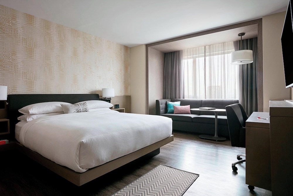 Deluxe Room, 1 King Bed with Sofa bed