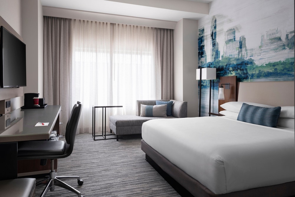 Club Room, 1 King Bed - Photo 1