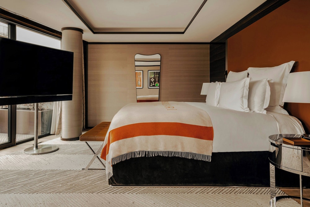 Suite, 1 King Bed, Tower