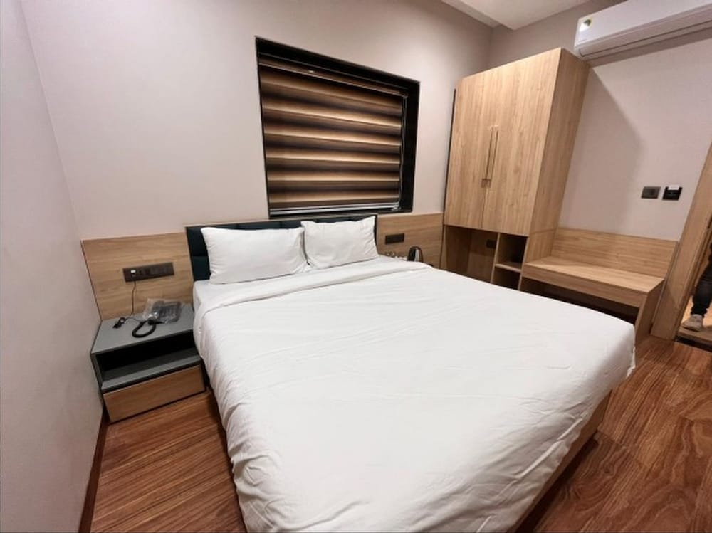 Deluxe Room - Photo 5