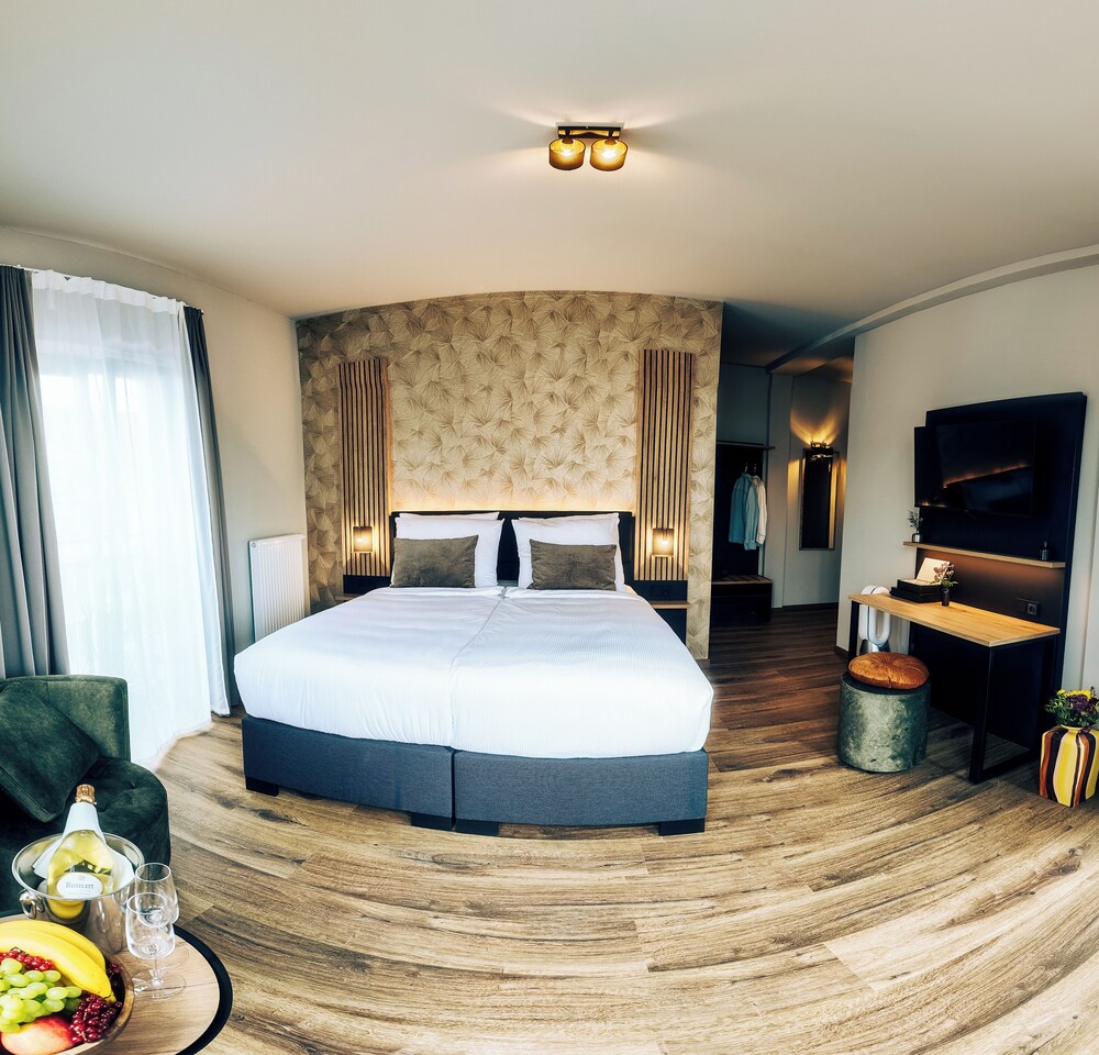 Deluxe Room, City View photo 3