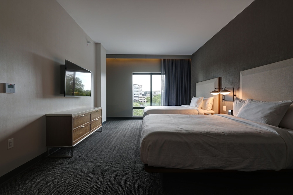 Room, 2 Queen Beds (Mobility Accessible, Tub) - Photo 2