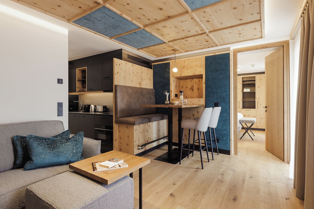 Traditional Apartment, 1 Bedroom, Balcony, Mountain View