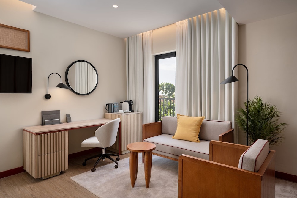 Junior Suite, 1 King Bed, City View