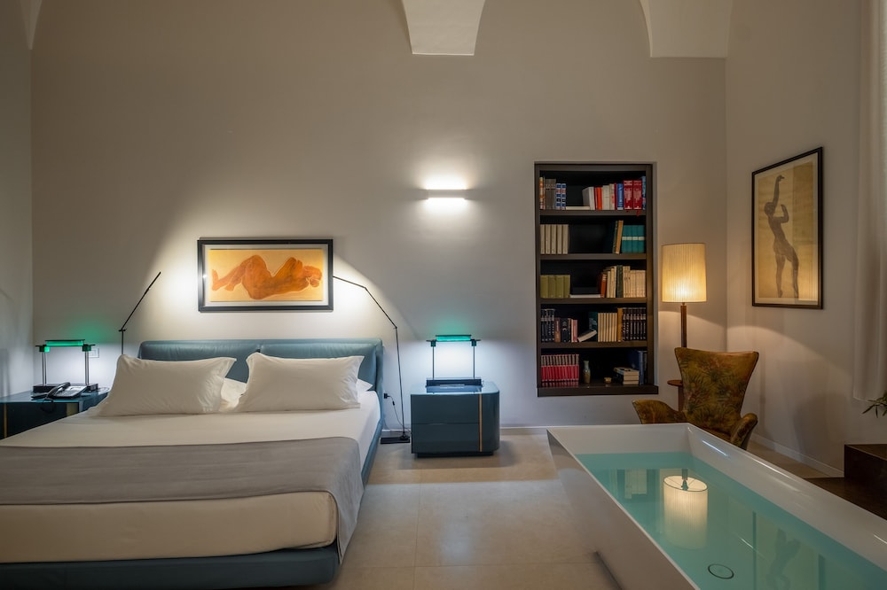 Elite Suite, 1 King Bed photo 2