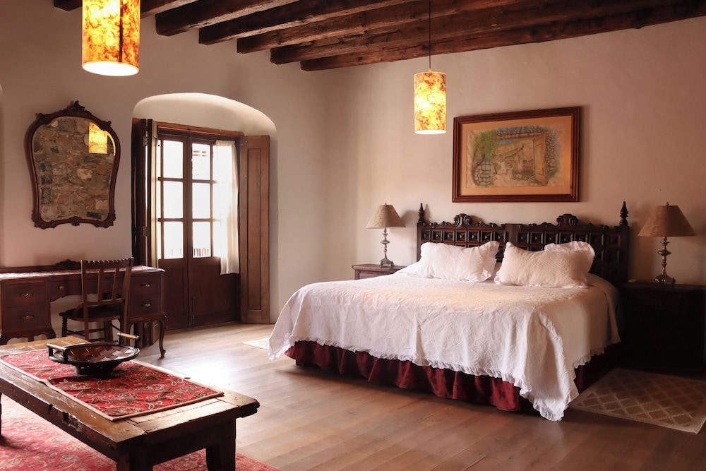 King Suite with balcony, 1 King bed, No smoking XII photo 2
