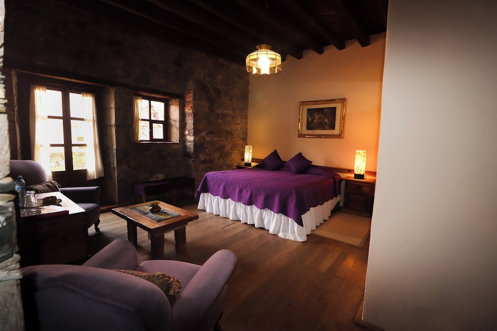 King Suite with balcony, 1 King bed, No smoking XI