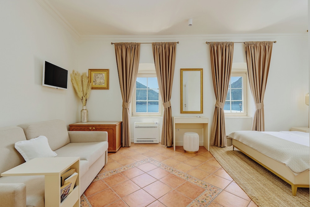 Comfort Family Room with Sea View photo 2