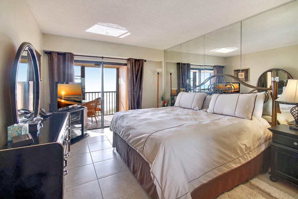 Condo, 1 King Bed (Villa Madeira 208) photo 3