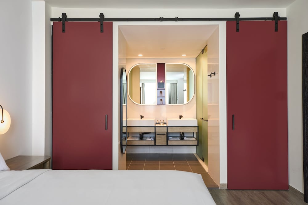 Room, 1 Queen Bed photo 3