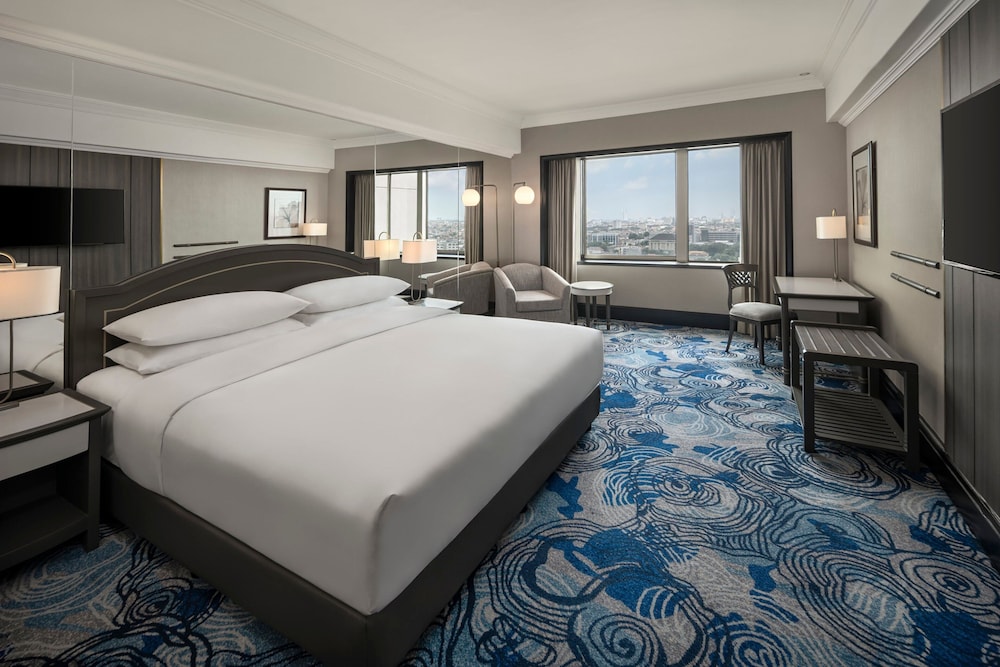 Deluxe Room, 1 King Bed - Photo 1