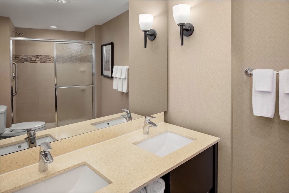 Signature Suite, 1 King Bed (Corner) - Photo 5