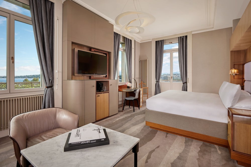 Junior Suite, 1 King Bed - Photo 10