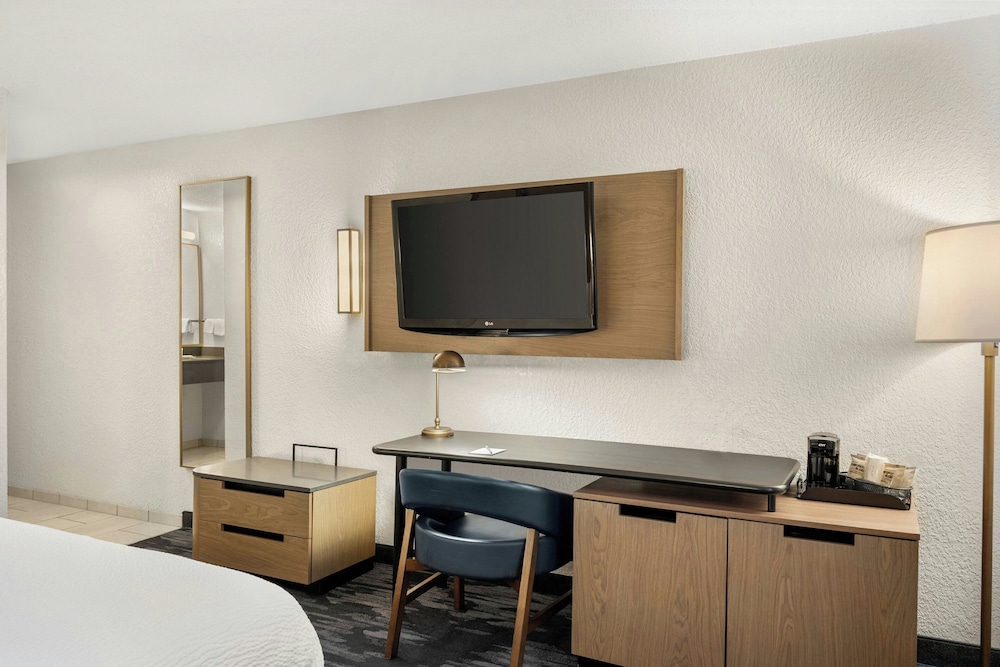 Room, 2 Queen Beds - Photo 2