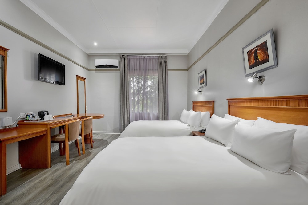 Room, 2 Double Beds - Photo 3