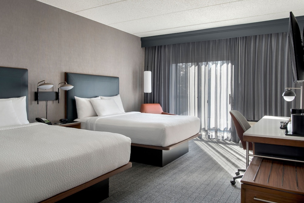 Room, 2 Queen Beds (Mobility Accessible, Tub) - Photo 4
