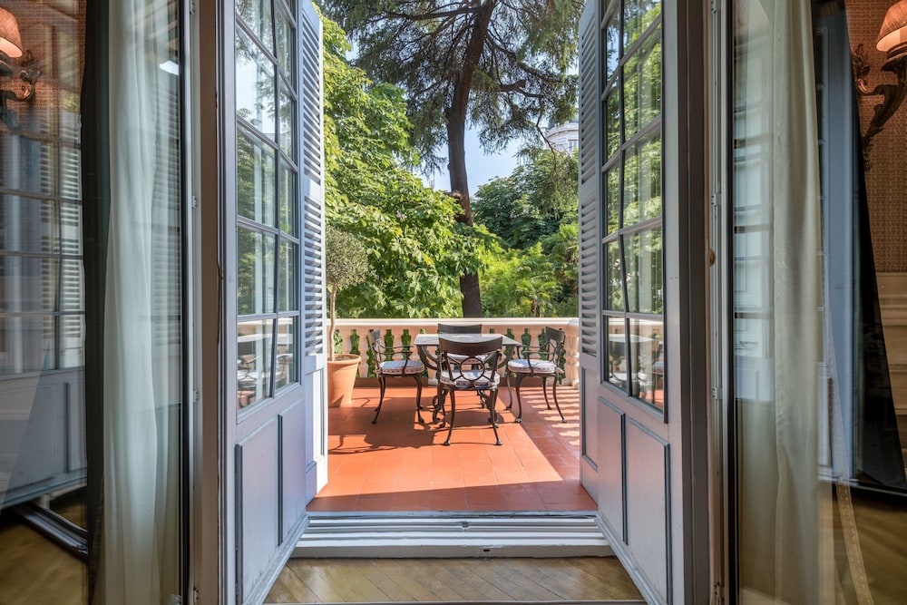 Presidential Suite, 1 King Bed, Garden View