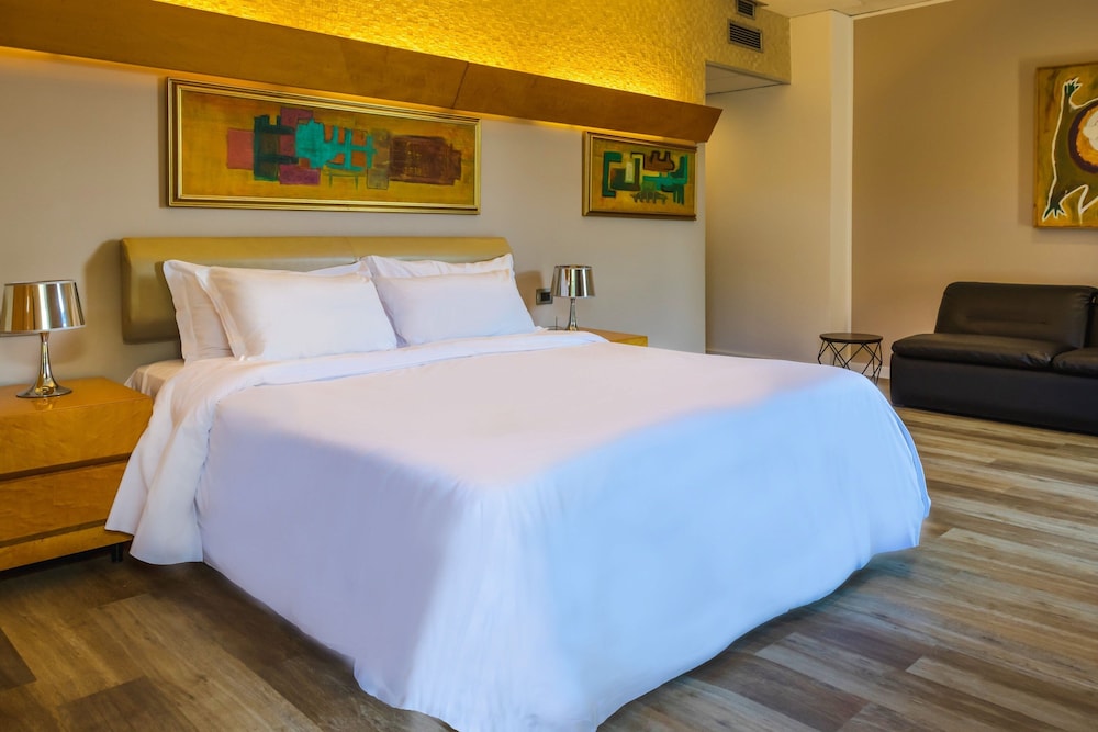 Superior Room, 1 King Bed, Balcony - Photo 5