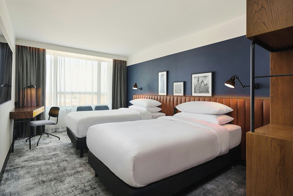 Superior Room, 2 Twin Beds, City View