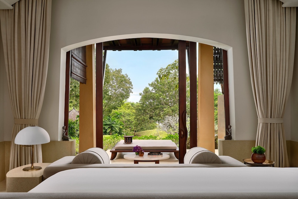 Room, 1 King Bed with Sofa bed, Garden View photo 3