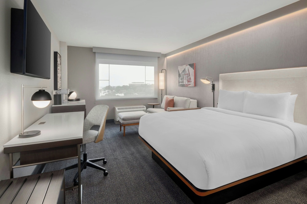 Standard Room, 1 King Bed with Sofa bed - Photo 1