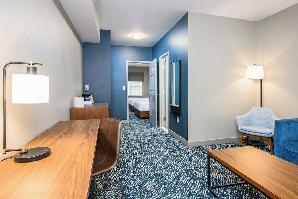 Junior Suite, Multiple Beds photo 3