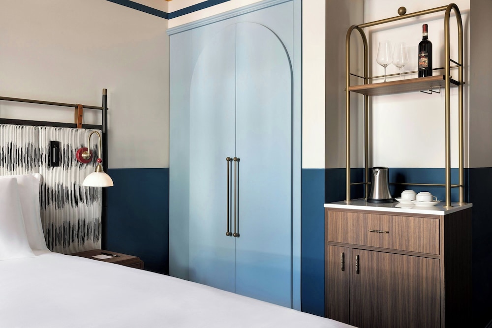 Classic Room, 1 King Bed - Photo 7