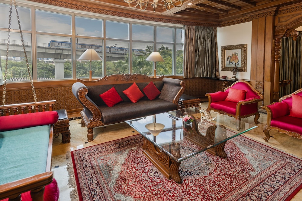 Royal Room, 1 King Bed (Royal Suite, 1 King Bed)