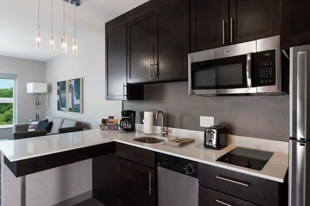 Suite, 1 Bedroom - Photo 12
