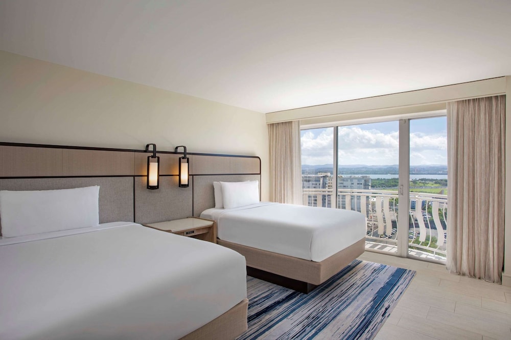 Room, 2 Queen Beds, Accessible, City View (Mobility, Roll-In Shower)