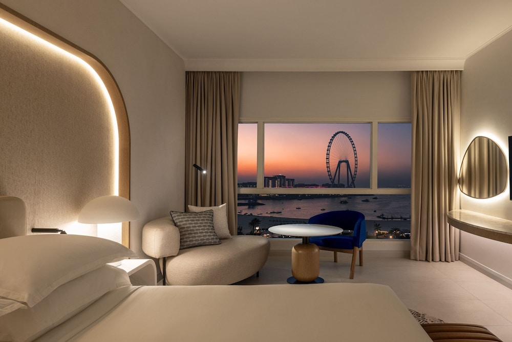 Deluxe Room, 1 King Bed, Sea View - Photo 3