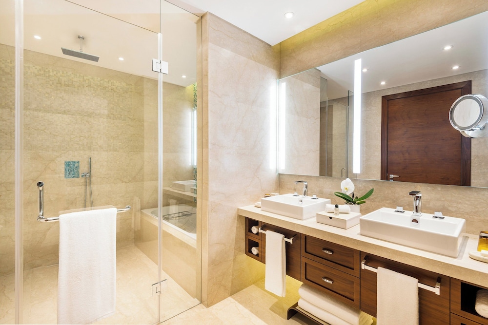 Grand Room, 1 King Bed, Pool View (Balcony) - Photo 6