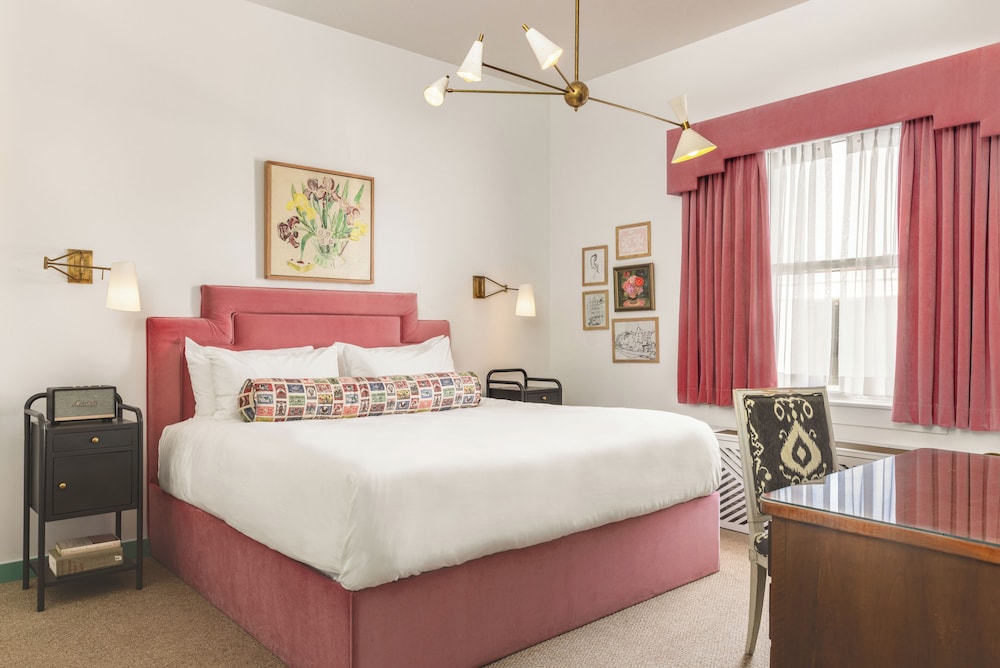 Room, 1 King Bed (7 - Historic Petite) - Photo 1