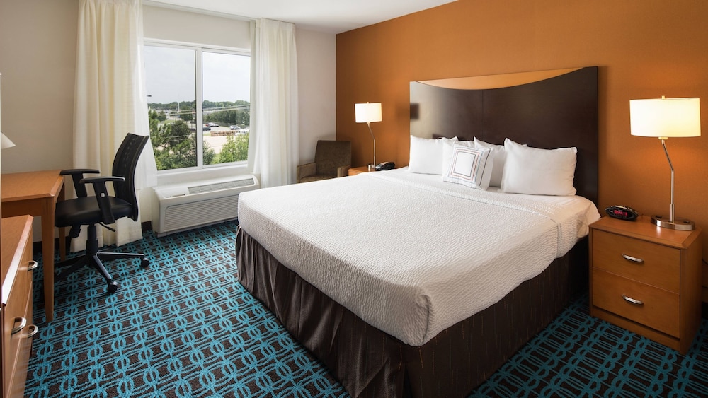Room, 1 King Bed (Hearing Accessible) - Photo 1