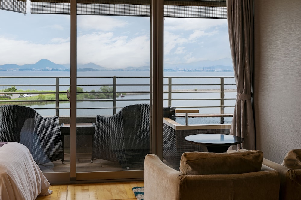 Biwa No Kaze Japanese-Western Style Room with Private Natural Hot Spring Open-Air Bath - Non-Smoking photo 2