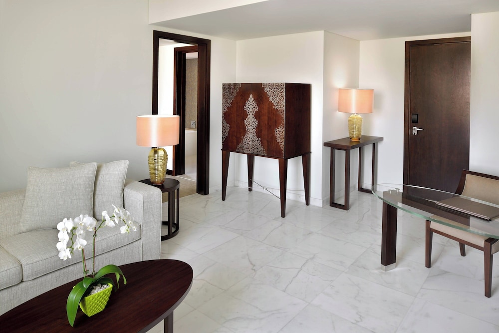 Executive Suite, 1 King Bed with Sofa bed - Photo 5