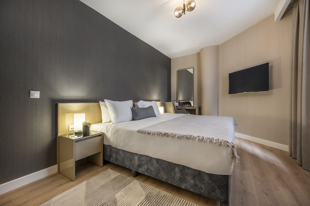 Junior King Suite photo 1