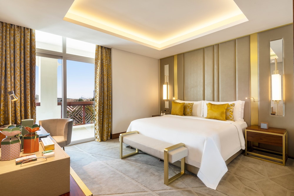 Deluxe Suite, 1 Bedroom, Balcony - Photo 5