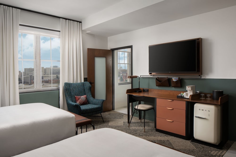 Room, 2 Queen Beds, City View - Photo 1